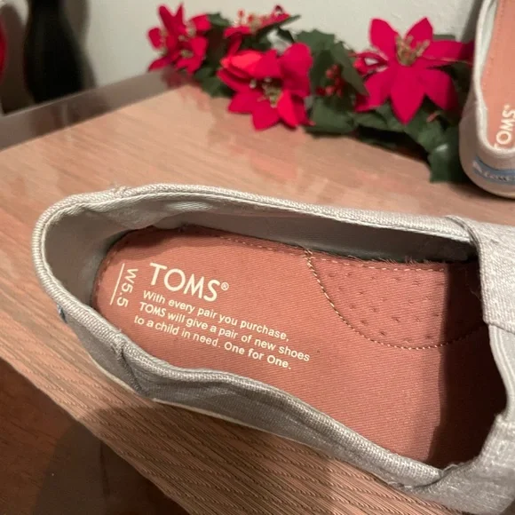 TOMS Avalon Slip Ons - Picture 6 of 8